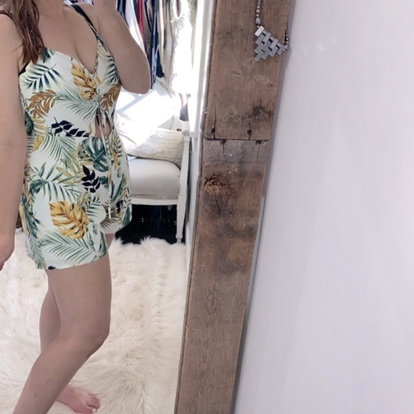 J.O.A floral vacay romper size large - Picture 1 of 12